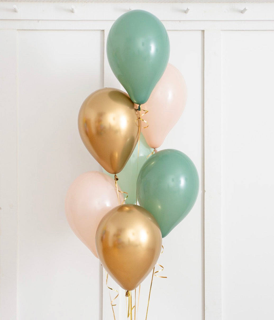 Cluster of 7 latex balloons