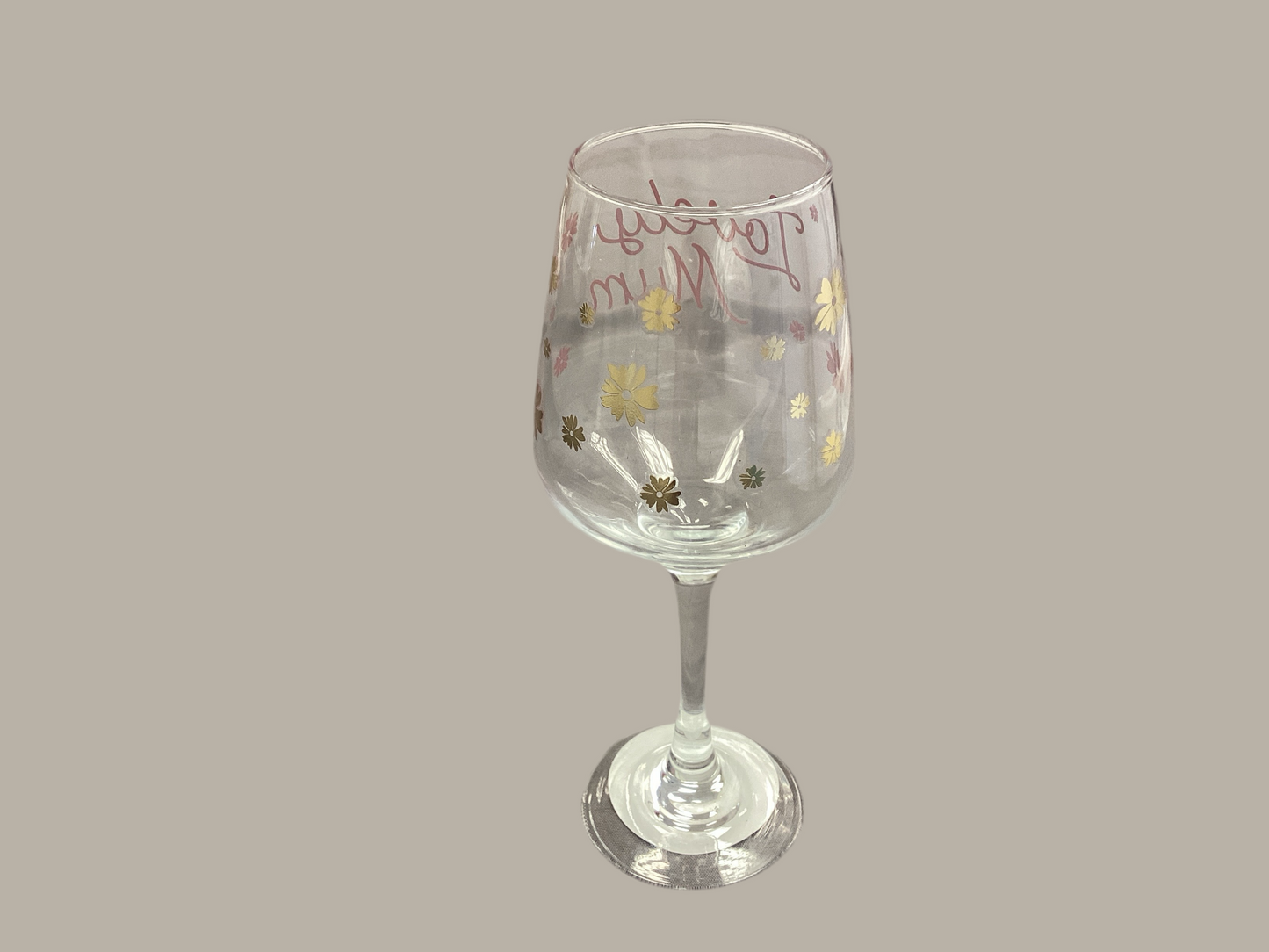 “Lovely mum” wine glass